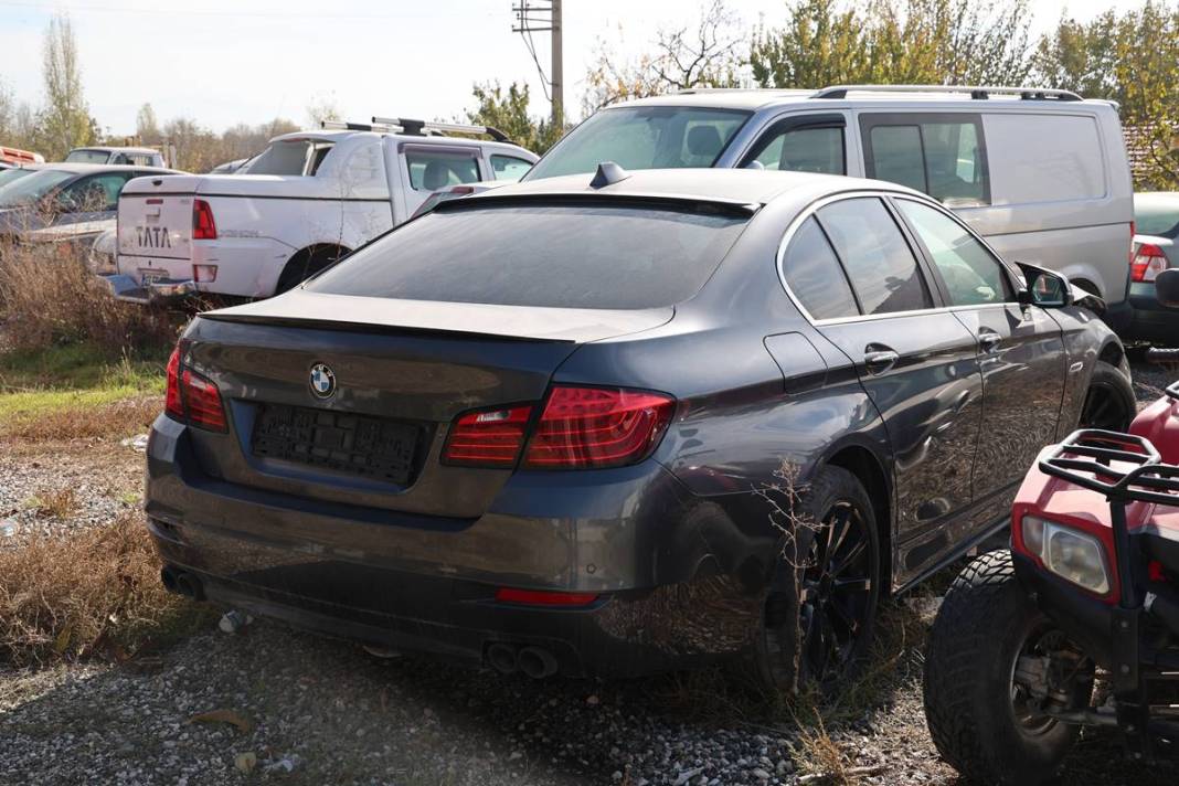 Milli servet, hurdaya çıktı! Milyonluk araçlar çürümeye terk edildi, 15 yıldır bekliyorlar 10